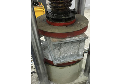 轻集料混凝土小型空心砌块抗压试验